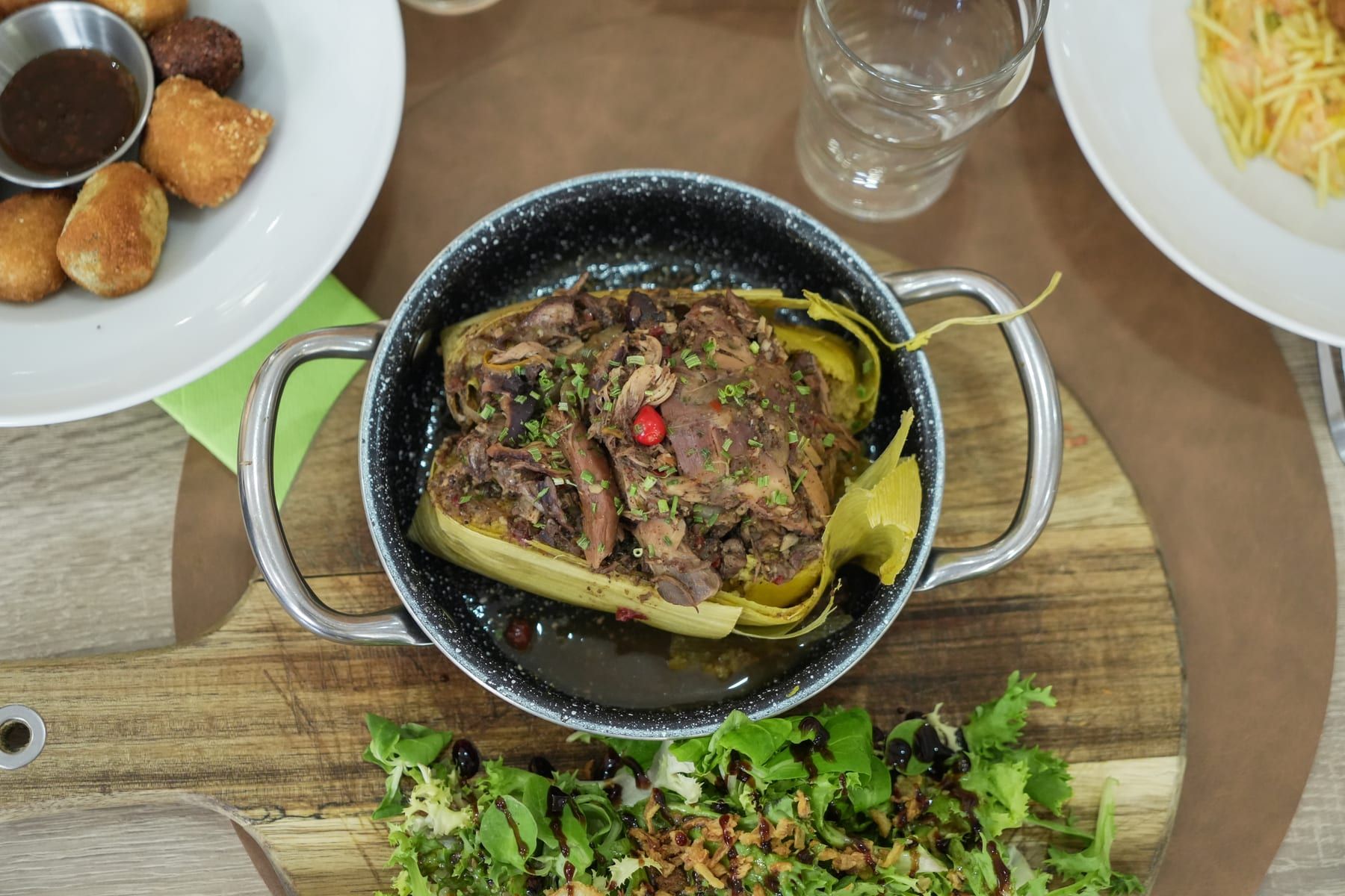 Plat brésilien mijoté, généreux et fait maison, servi à Ice Rock Brasil