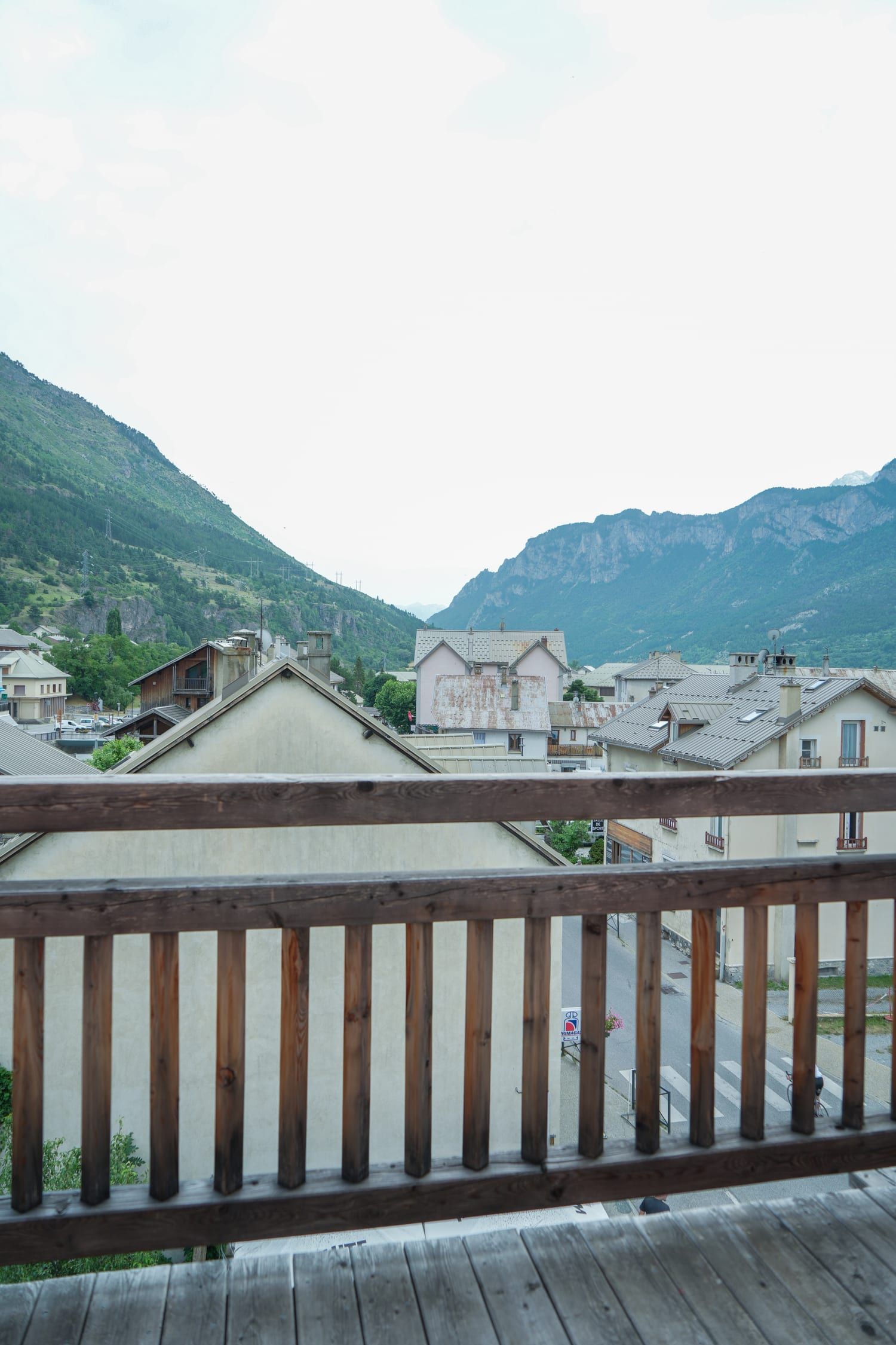 Sommets des Écrins au-dessus de L'Argentière-la-Bessée