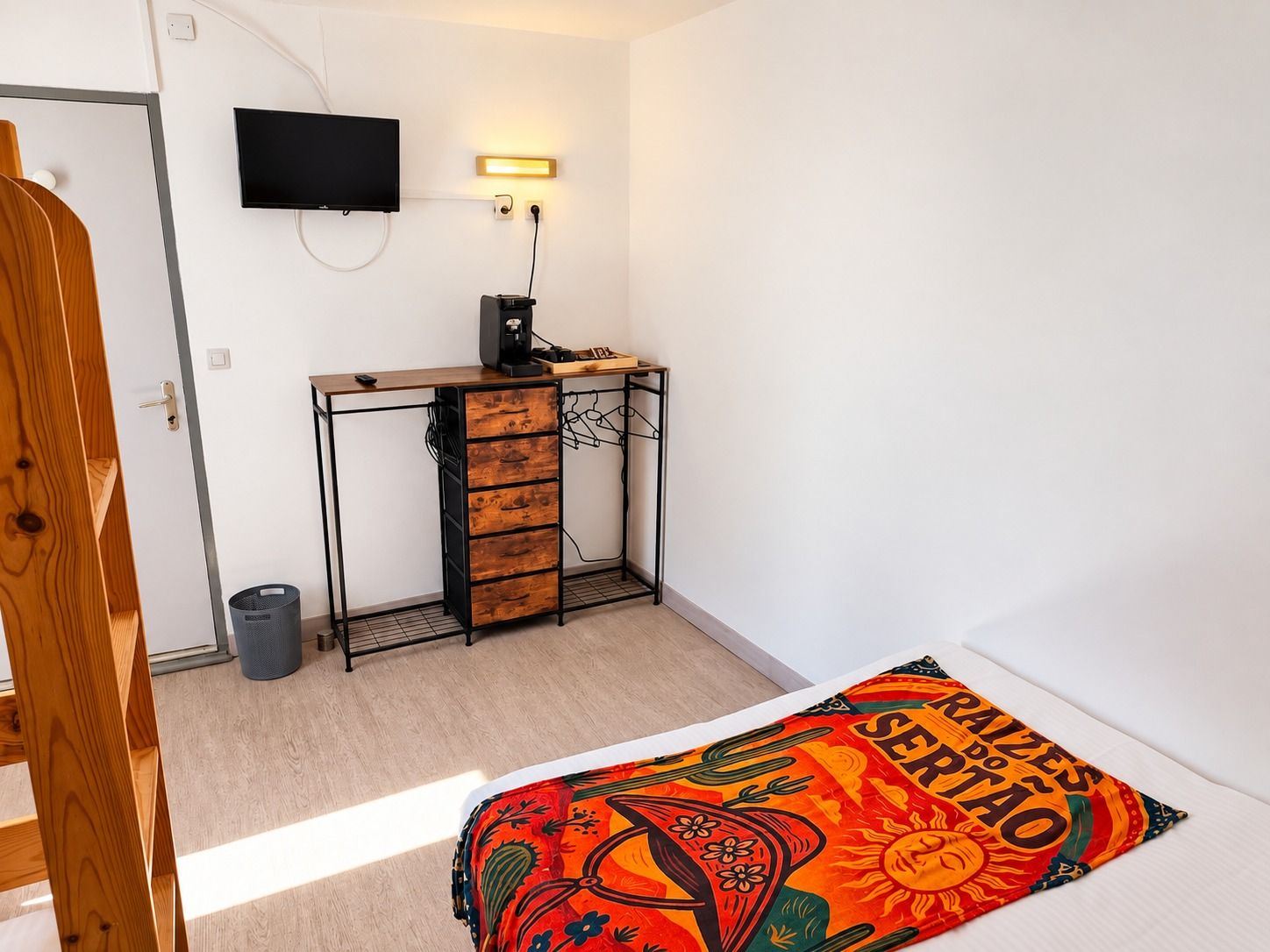 Coin bureau de la Chambre Familiale avec télévision et machine à café