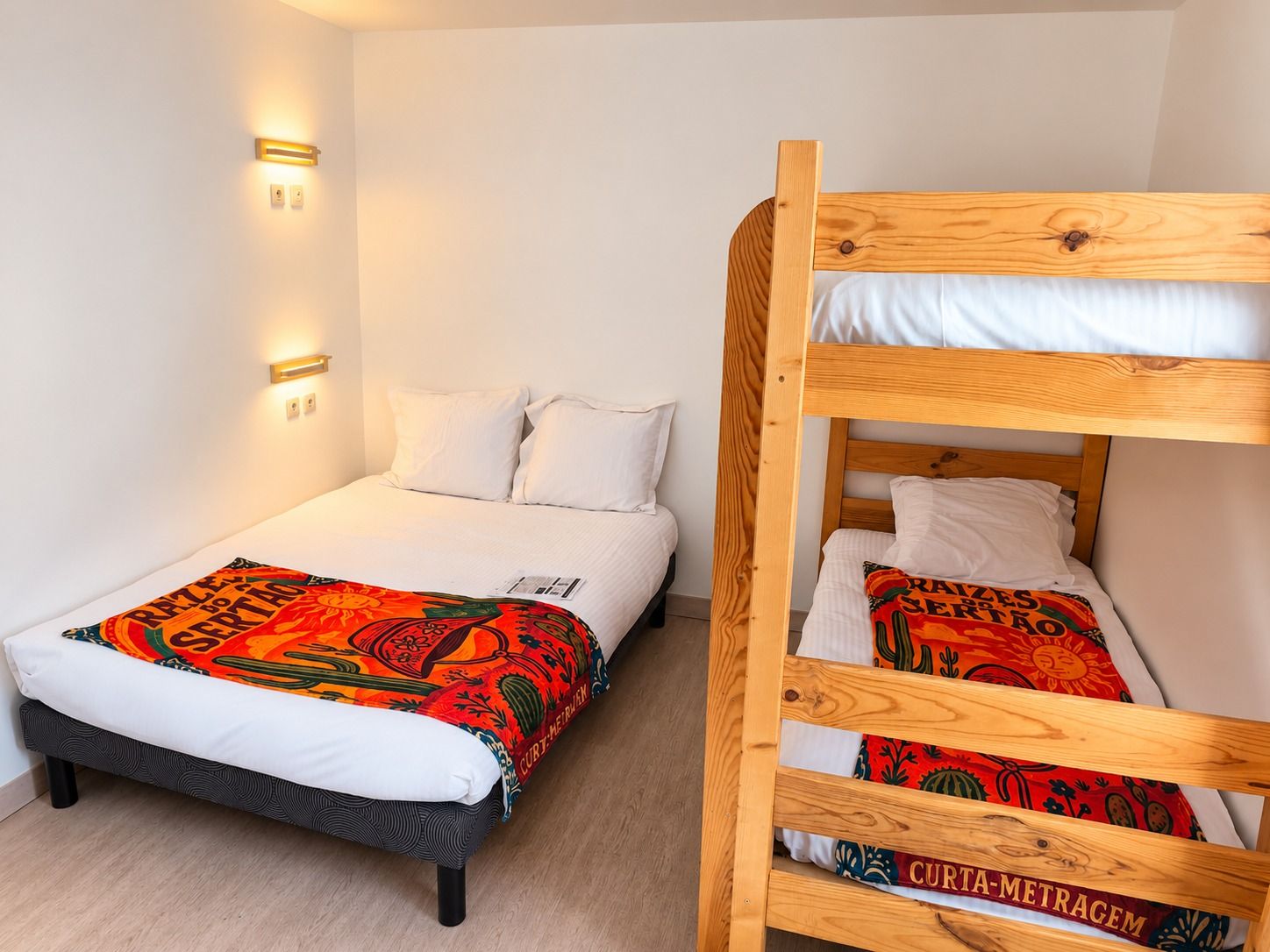 Lit double et lits superposés de la Chambre Familiale