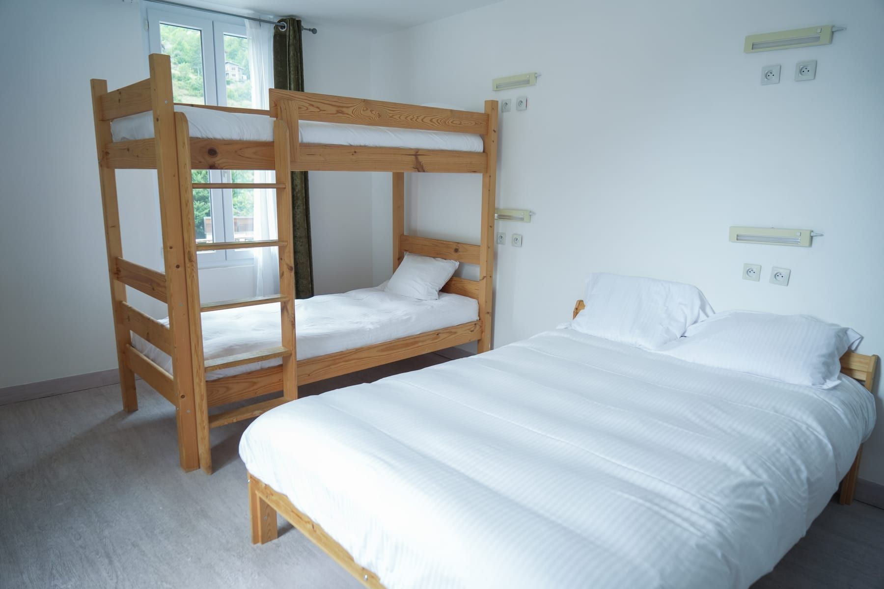 Chambre Familiale chaleureuse en bois