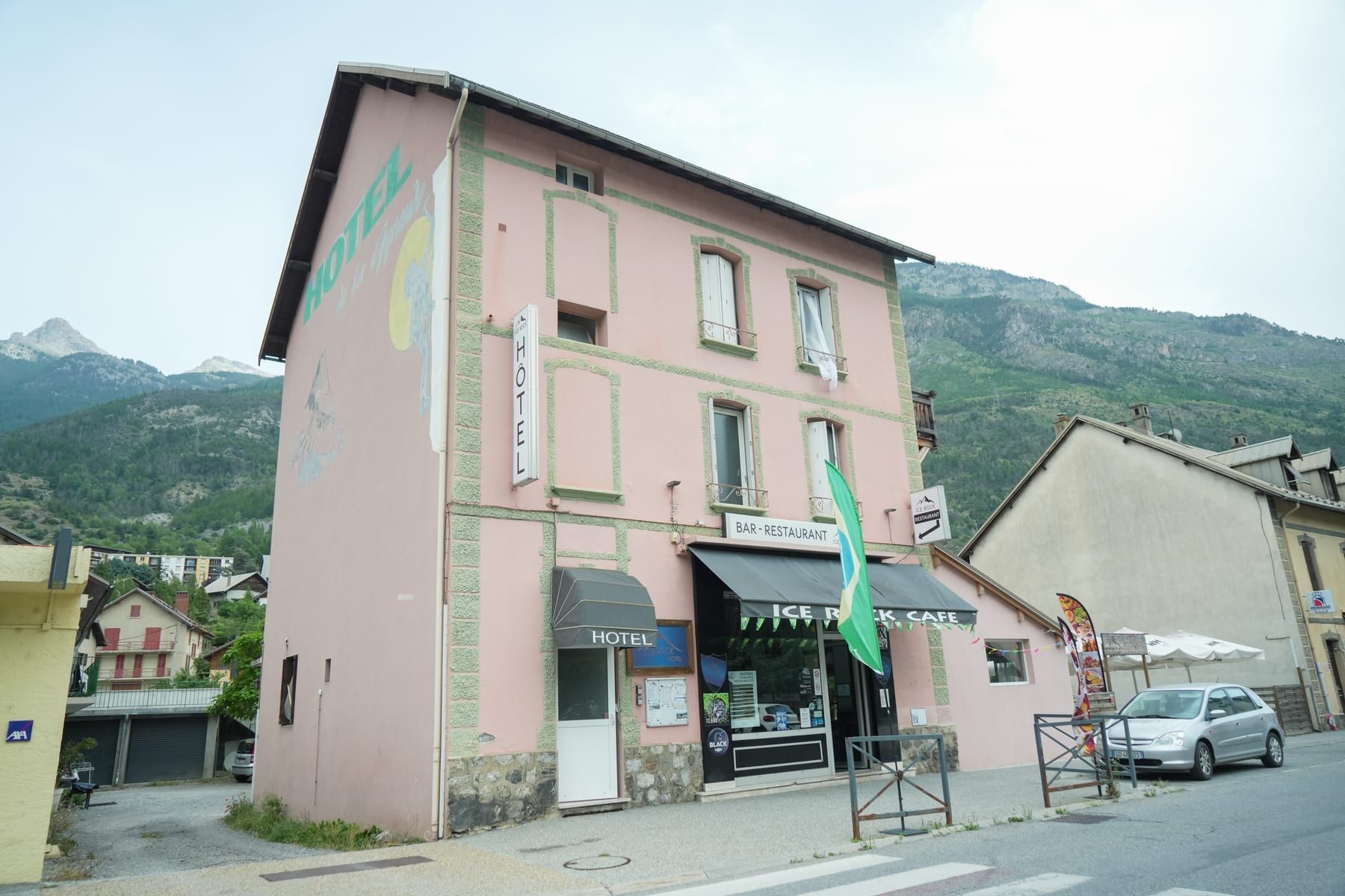 Ice Rock Brasil, hôtel-restaurant au pied des montagnes à L'Argentière-la-Bessée